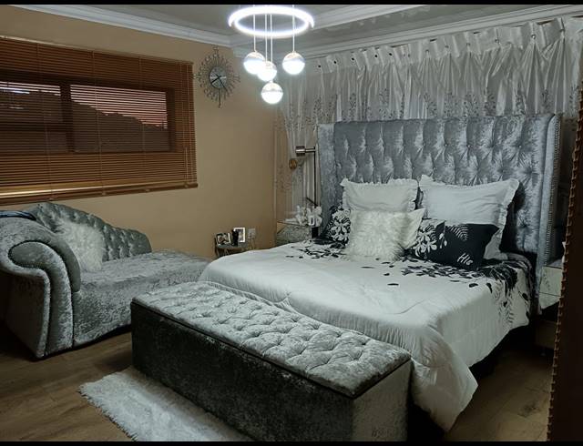 4 BEDROOM HOUSE FOR SALE IN VISTA PARK
